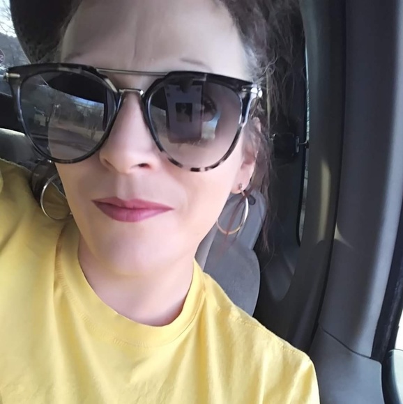 Meet your Posher, Jeanne - Picture 1 of 1